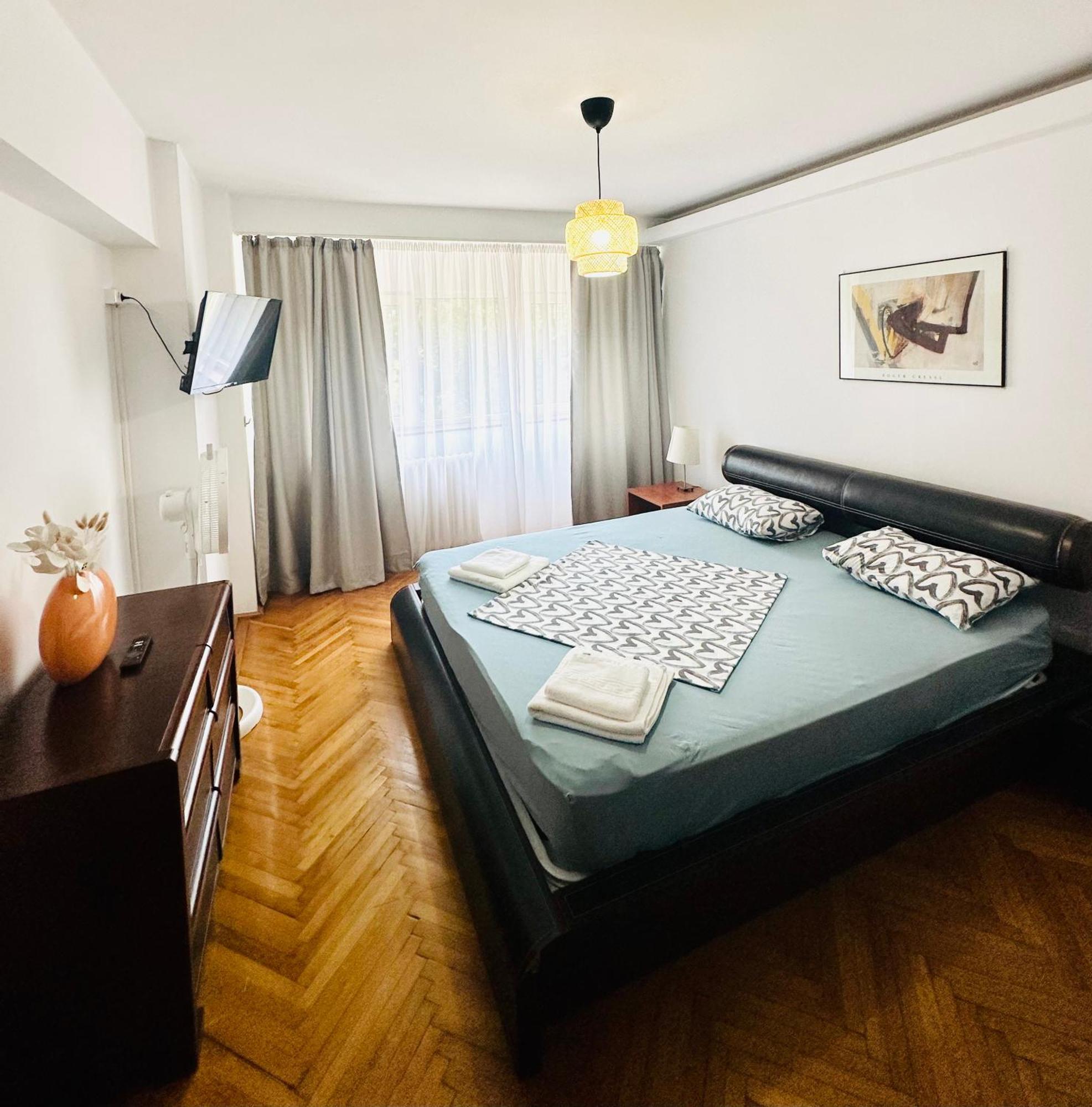 Tranquil Unirii Residence - Elegant & Spacious Living With Parking Steps From Parliament Бухарест Экстерьер фото