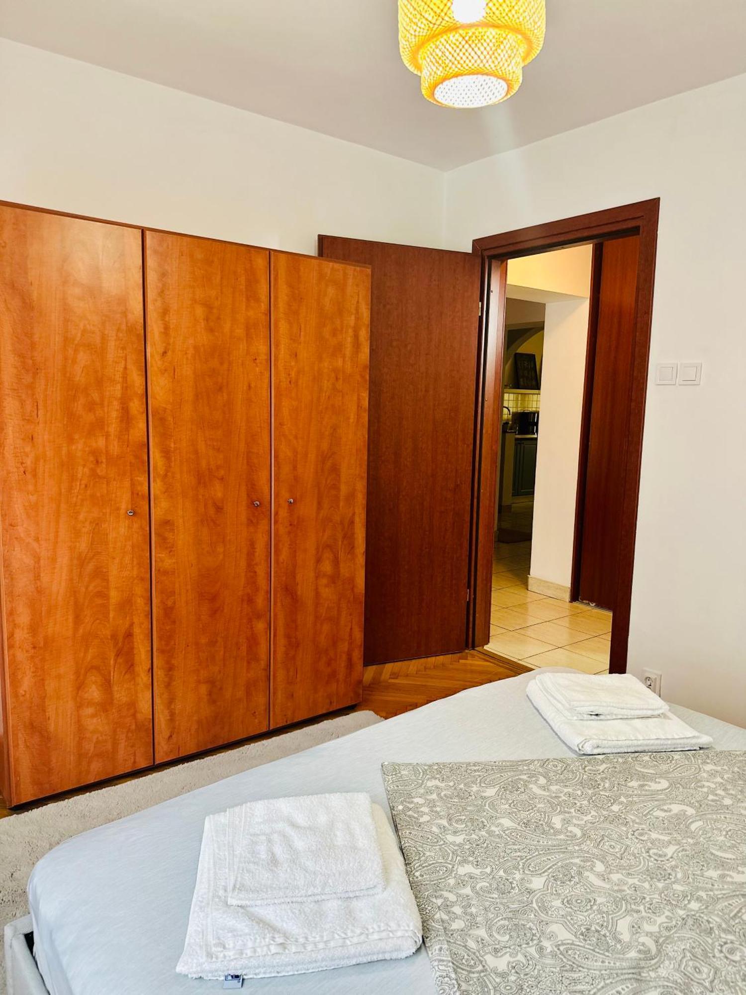 Tranquil Unirii Residence - Elegant & Spacious Living With Parking Steps From Parliament Бухарест Экстерьер фото