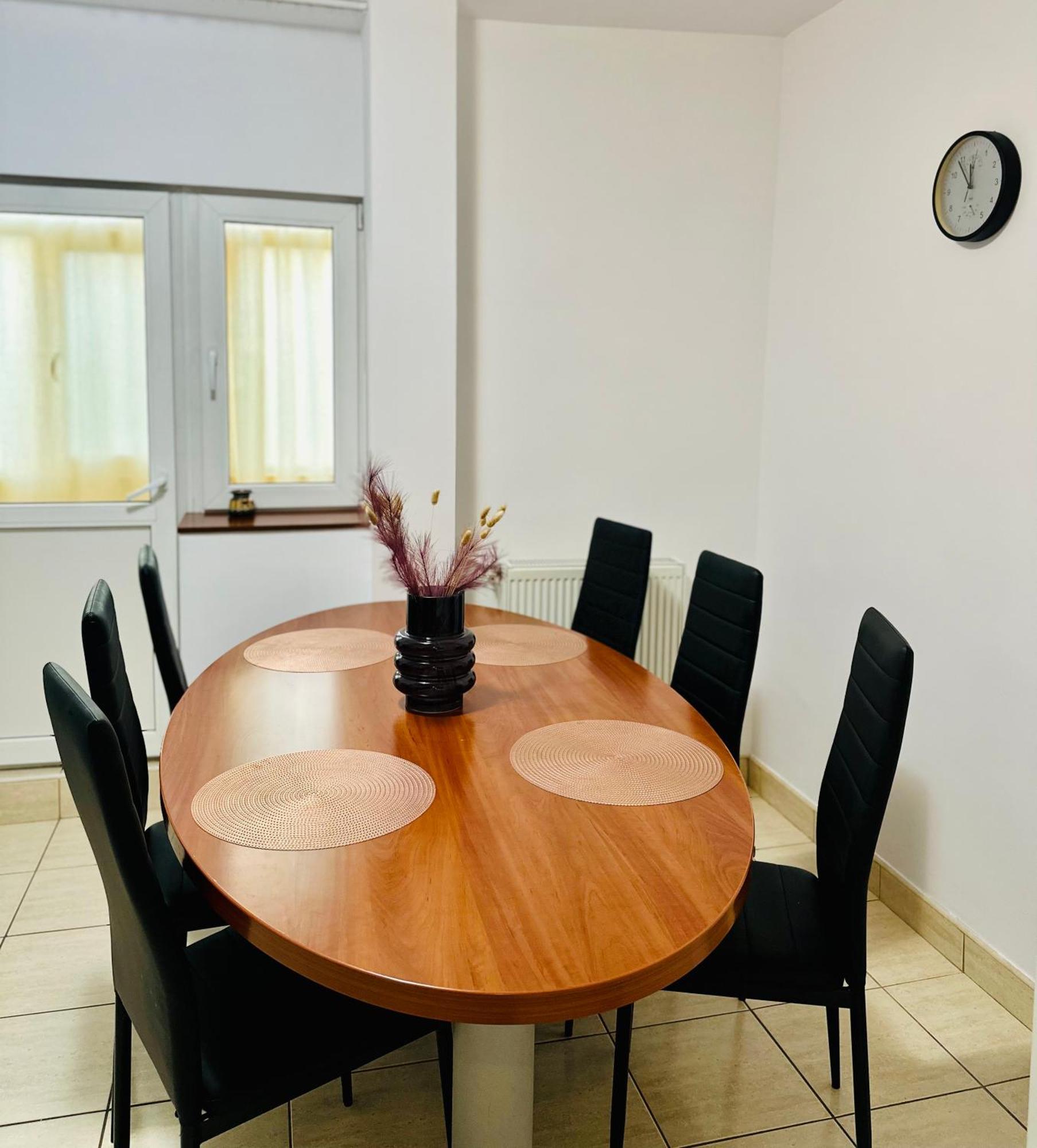 Tranquil Unirii Residence - Elegant & Spacious Living With Parking Steps From Parliament Бухарест Экстерьер фото