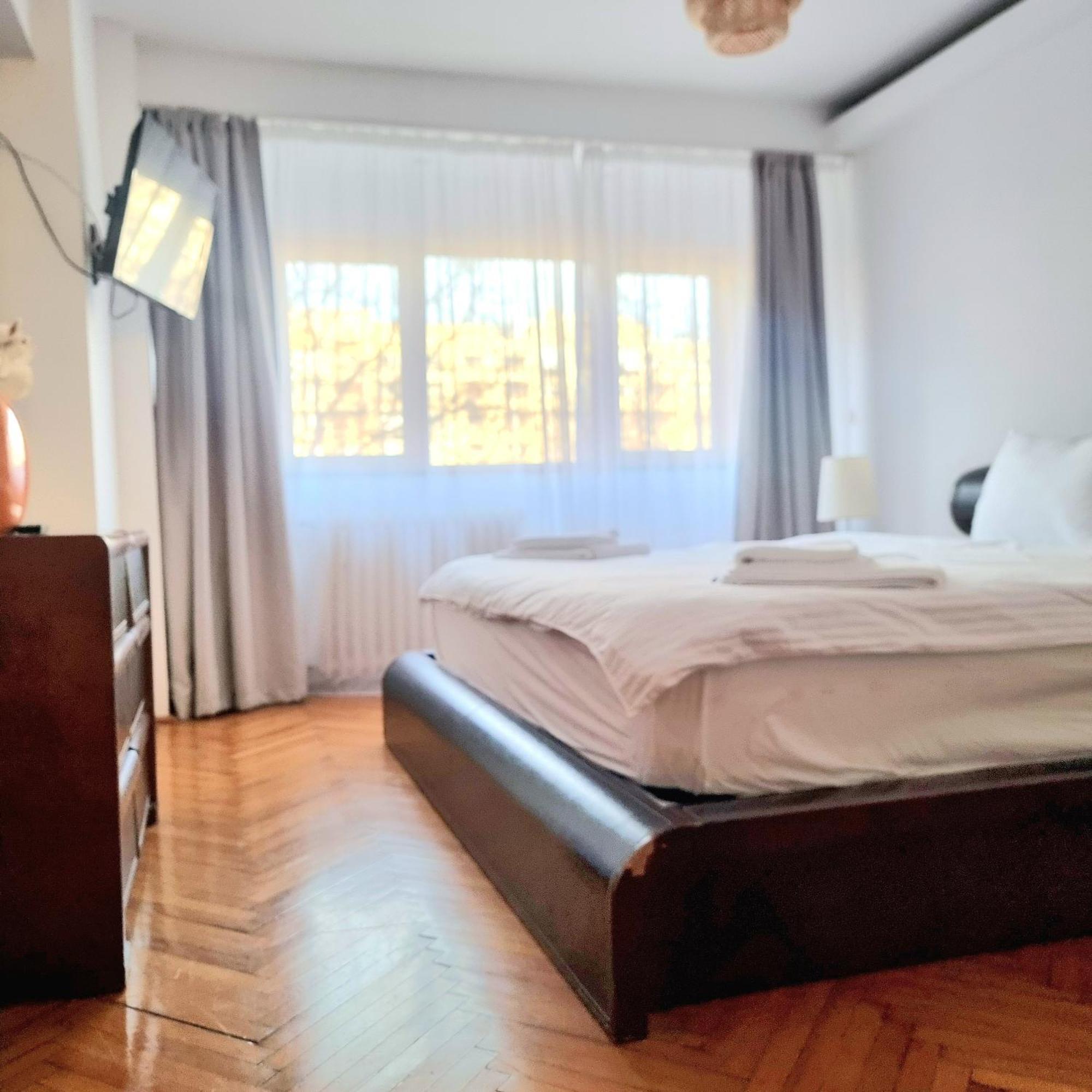 Tranquil Unirii Residence - Elegant & Spacious Living With Parking Steps From Parliament Бухарест Экстерьер фото