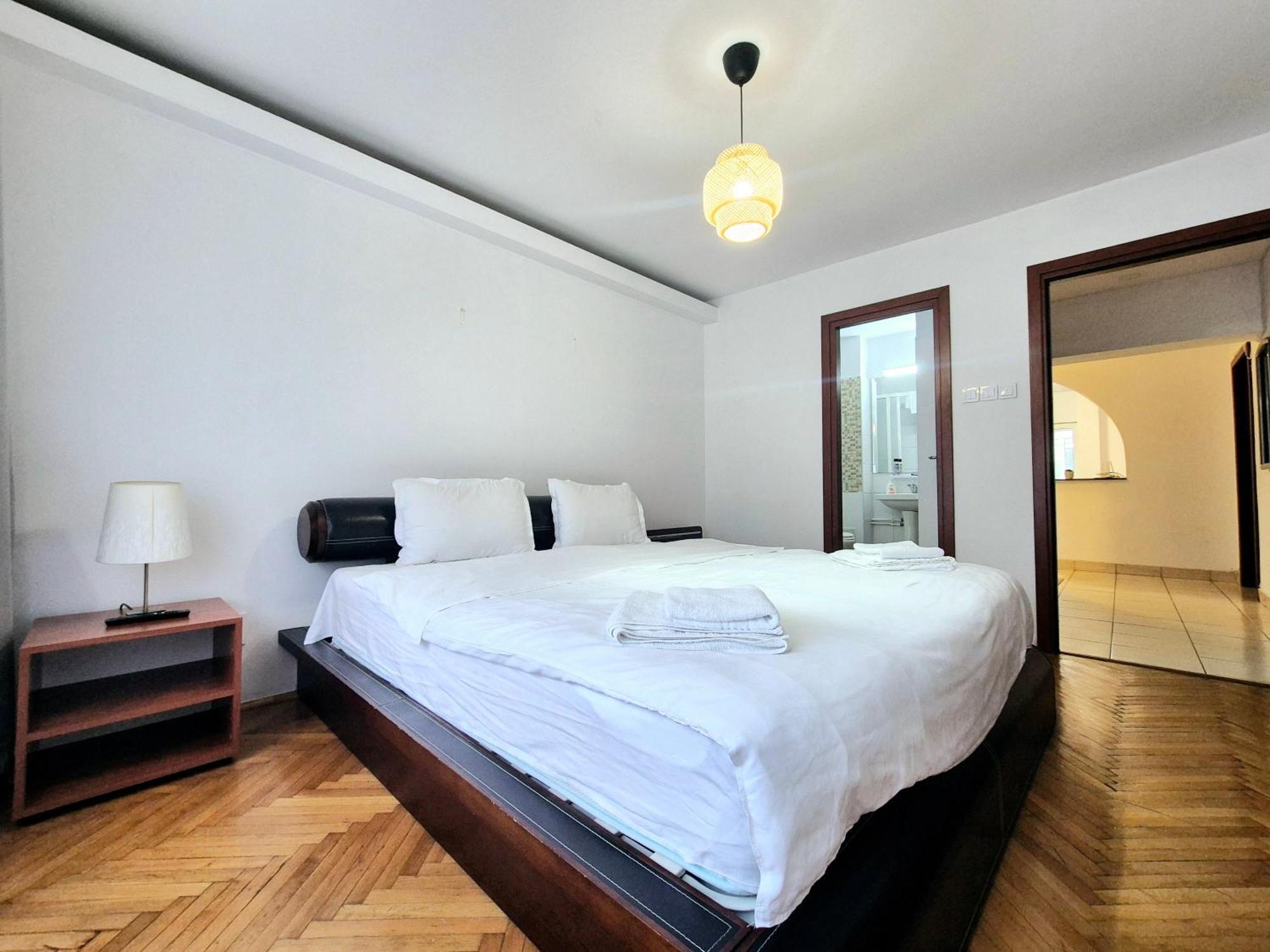Tranquil Unirii Residence - Elegant & Spacious Living With Parking Steps From Parliament Бухарест Экстерьер фото