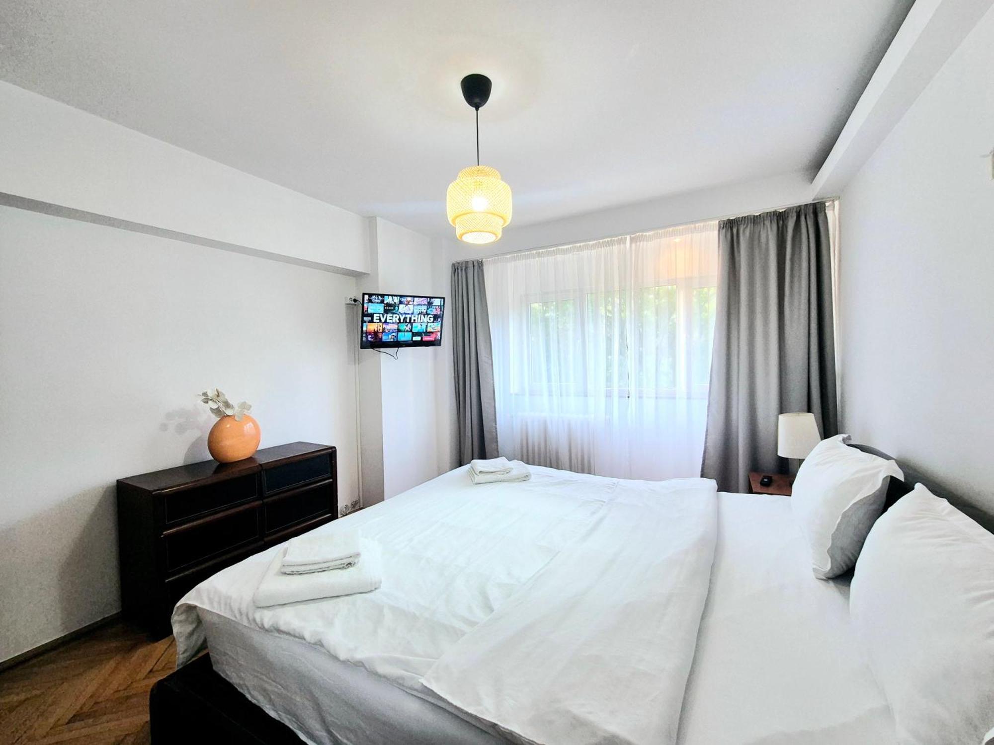 Tranquil Unirii Residence - Elegant & Spacious Living With Parking Steps From Parliament Бухарест Экстерьер фото