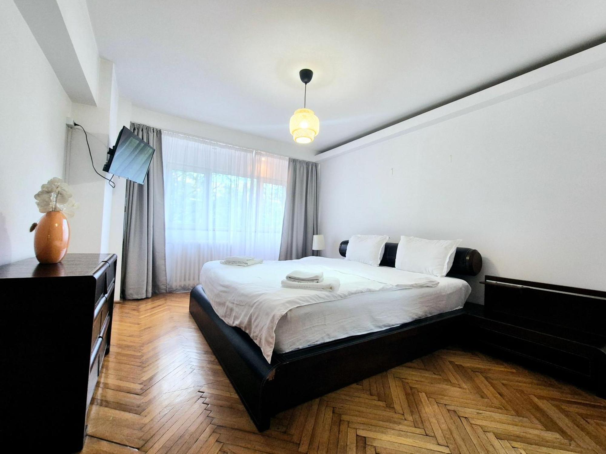 Tranquil Unirii Residence - Elegant & Spacious Living With Parking Steps From Parliament Бухарест Экстерьер фото